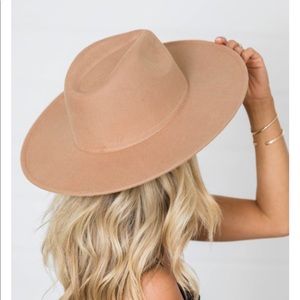 NWT Pink Lily camel felt hat.